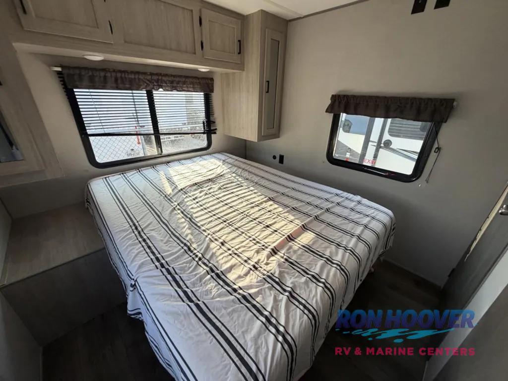 2024 Coachmen Catalina Legacy Edition 283FEDS, Photos photo 23