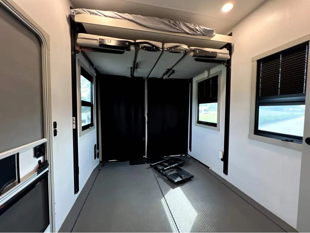 2025 Brinkley Model G 3950, Photos photo 15