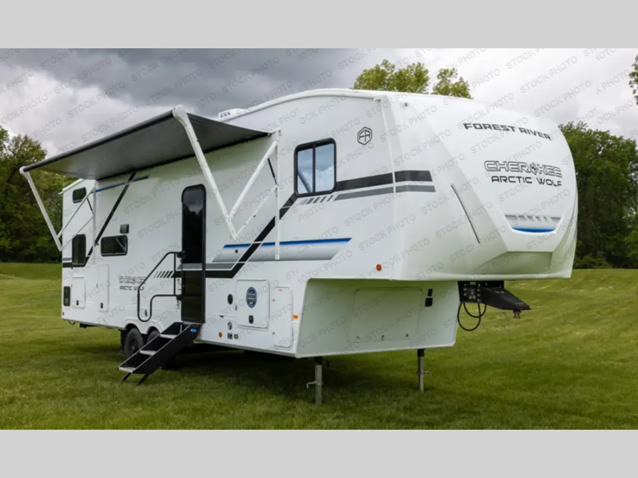 2026 Forest River Cherokee Arctic Wolf 285OPT - Photo 2
