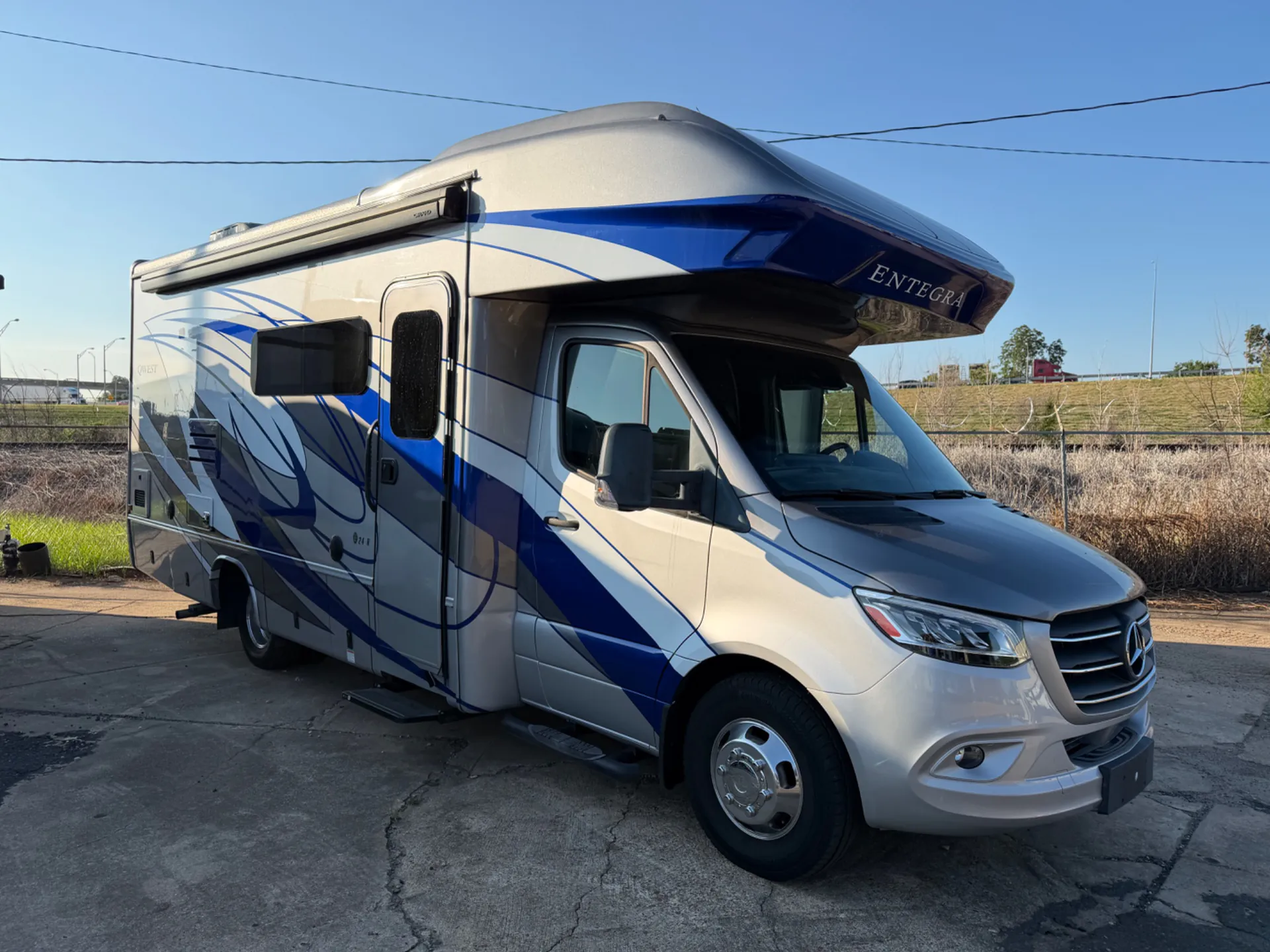2022 Entegra Coach Qwest 24R - Photo 3