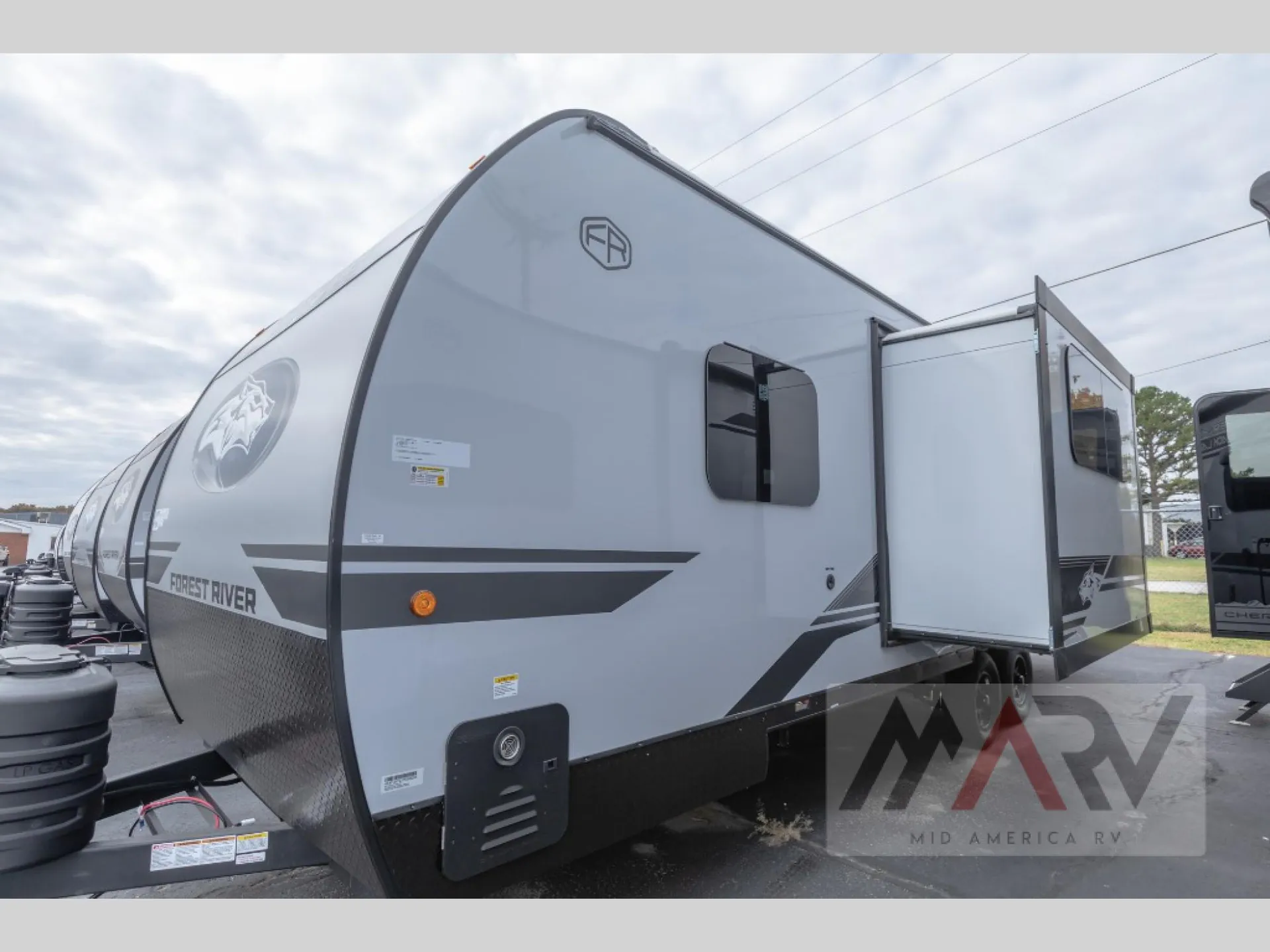 2026 Forest River Cherokee Grey Wolf Black Label 23DBHBL - Photo 3