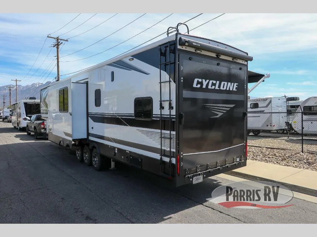 2026 Heartland Cyclone 3914 - Photo 4
