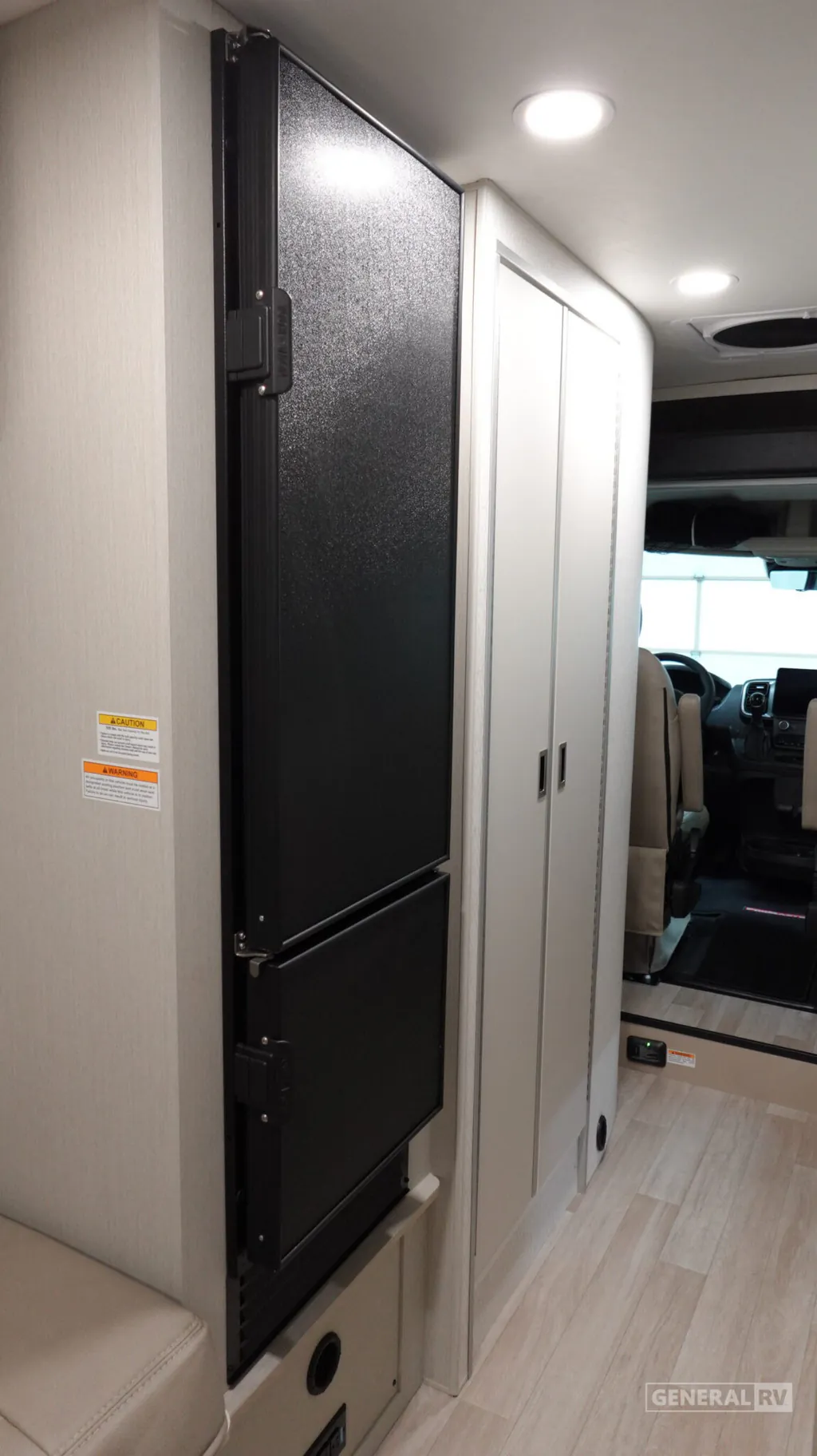 2027 Thor Motor Coach Tellaro 20Y, Photos photo 21