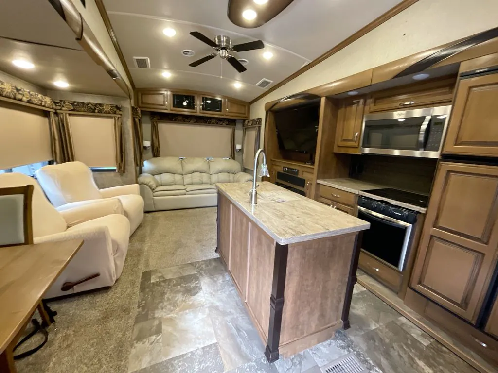 2018 Forest River Cedar Creek Hathaway Edition 34RL2 — Photo 5