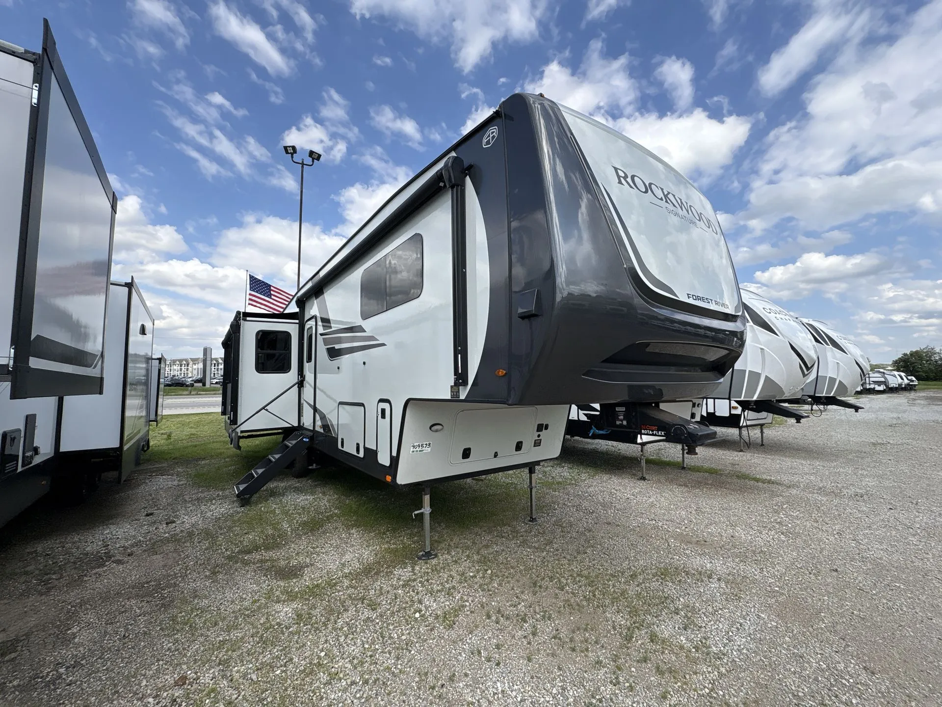 2026 Forest River Rockwood Signature 405SBH - Photo 3