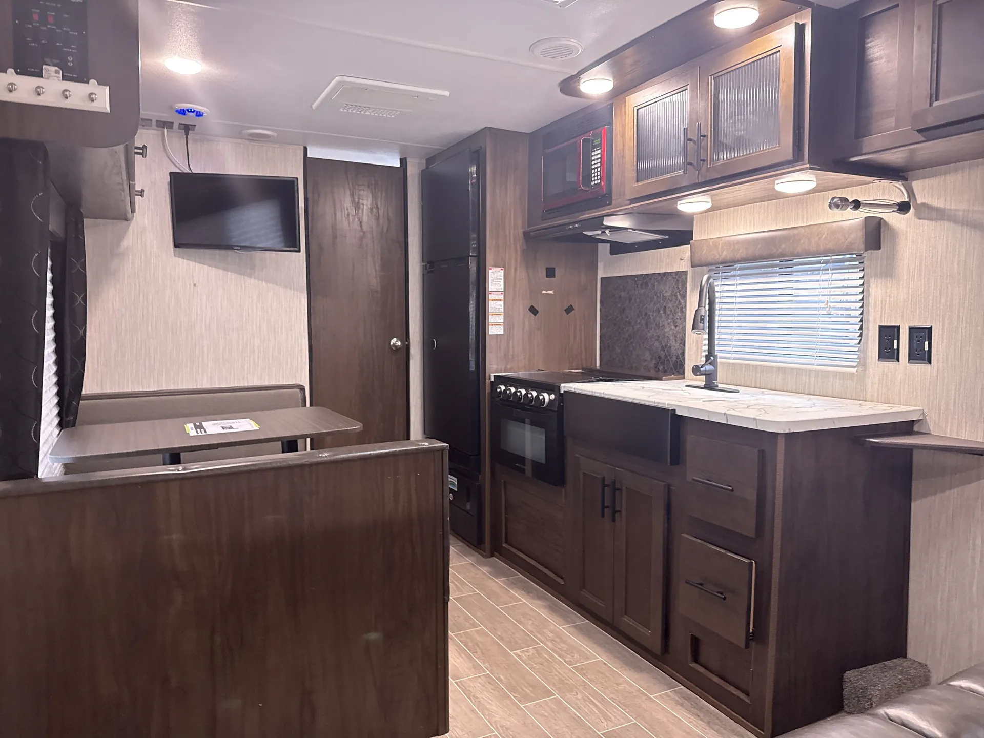 2020 Forest River Cherokee Grey Wolf 24JS — living area main