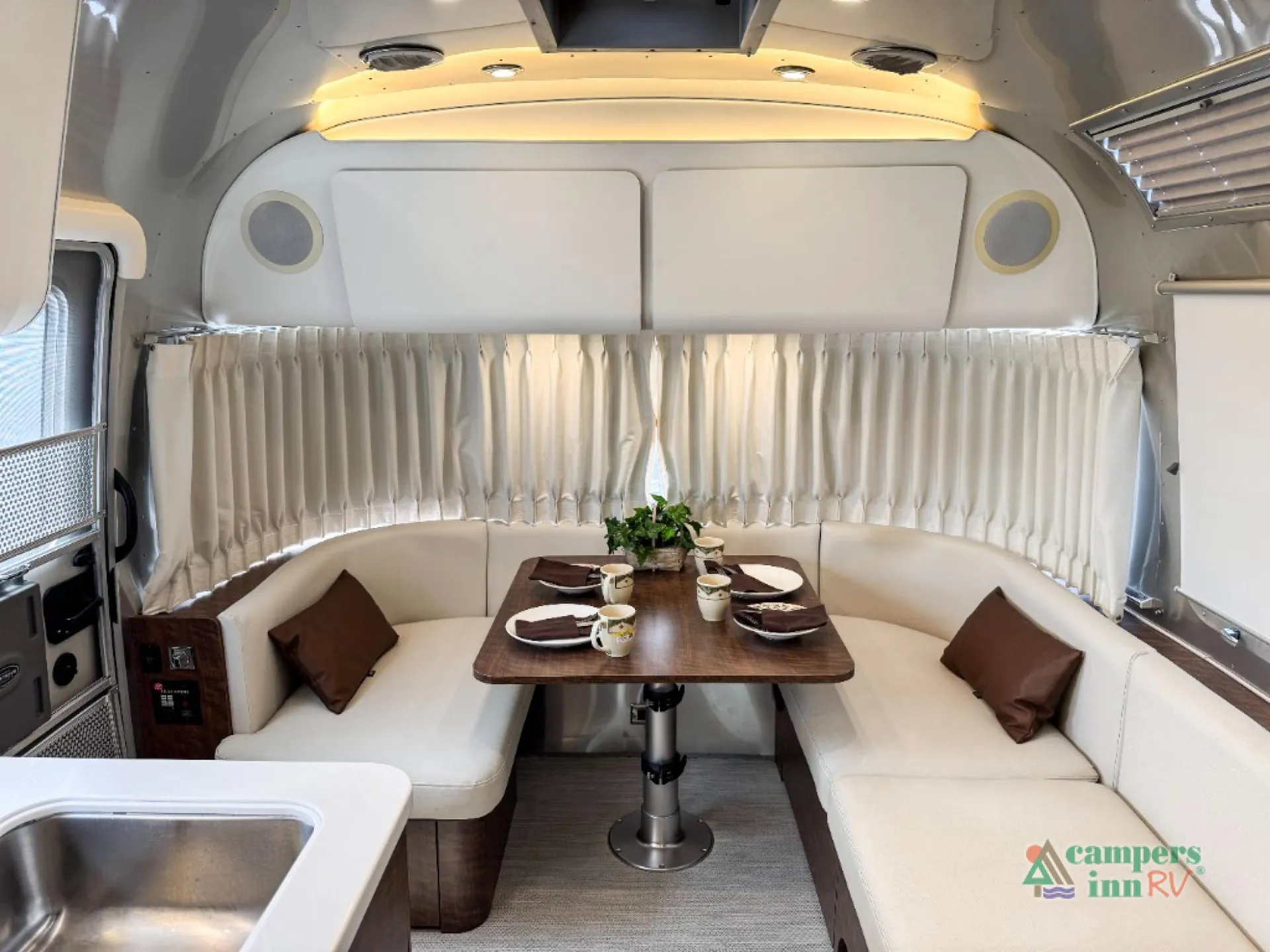 2019 Airstream Globetrotter 27FB - Photo 3