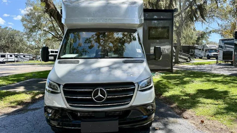 2027 Tiffin Wayfarer 25 PW, Photos photo 2