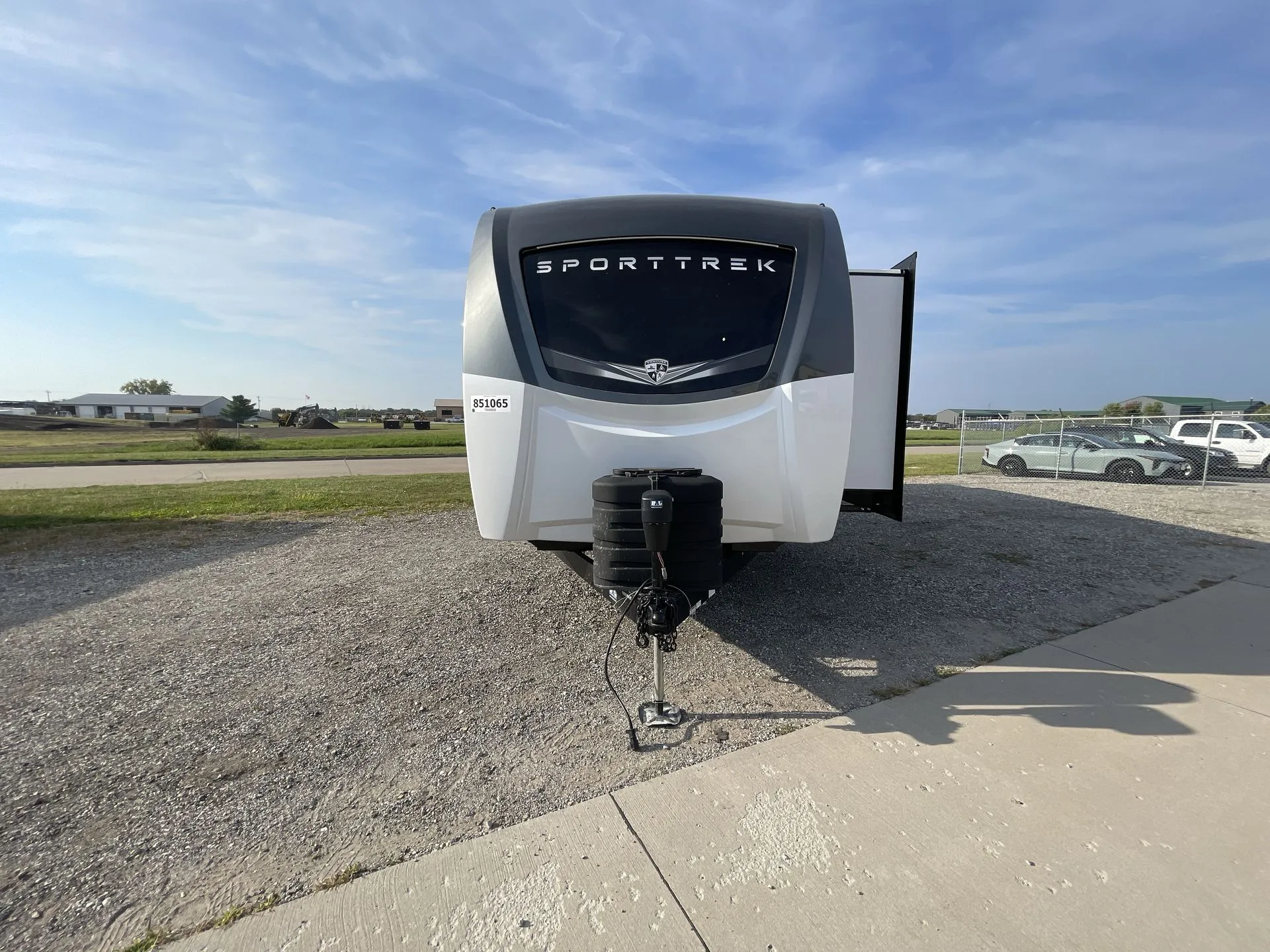 2026 Venture RV SPORTTREK TOURING EDITION 343VIK - Photo 4