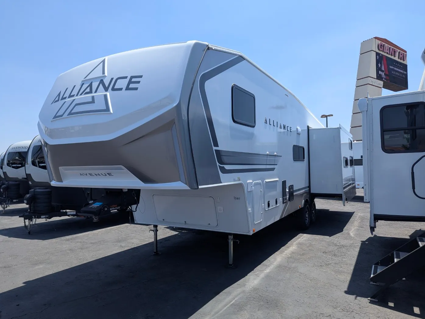 2027 Alliance RV Avenue 30BH - Photo 4