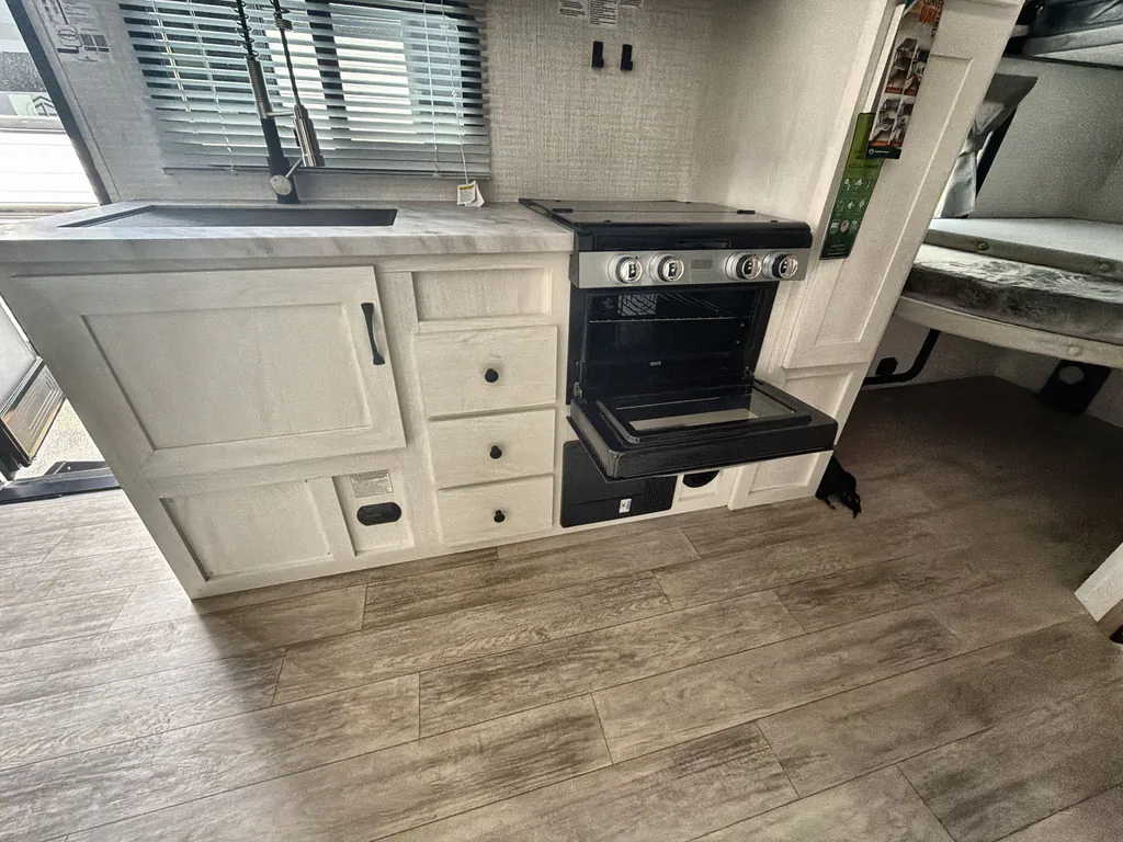 2025 Forest River Solaire 2085BHS, Photos photo 18