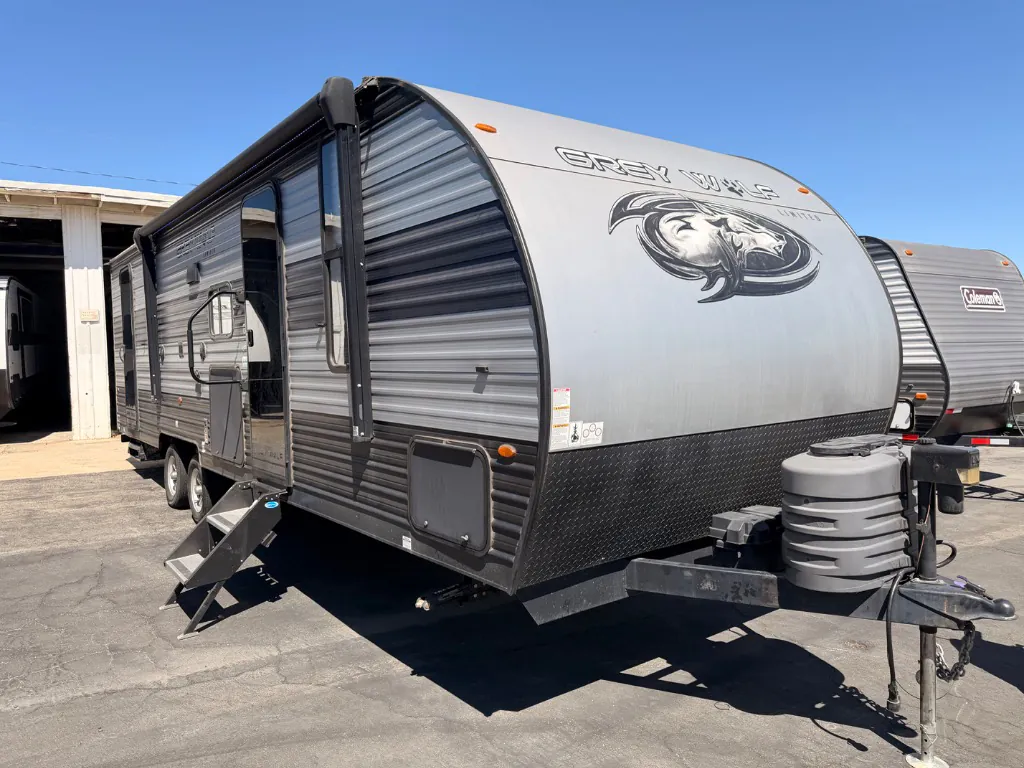 2022 Forest River Cherokee Grey Wolf 26DBH