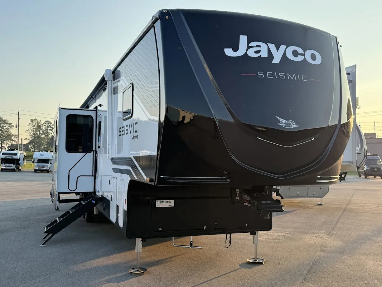 2026 Jayco Seismic 399 - Photo 2