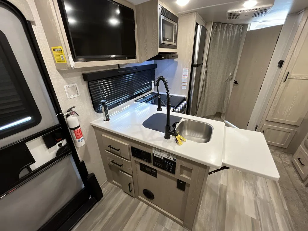 2022 Forest River Flagstaff Micro Lite 25BRDS, Photos photo 12