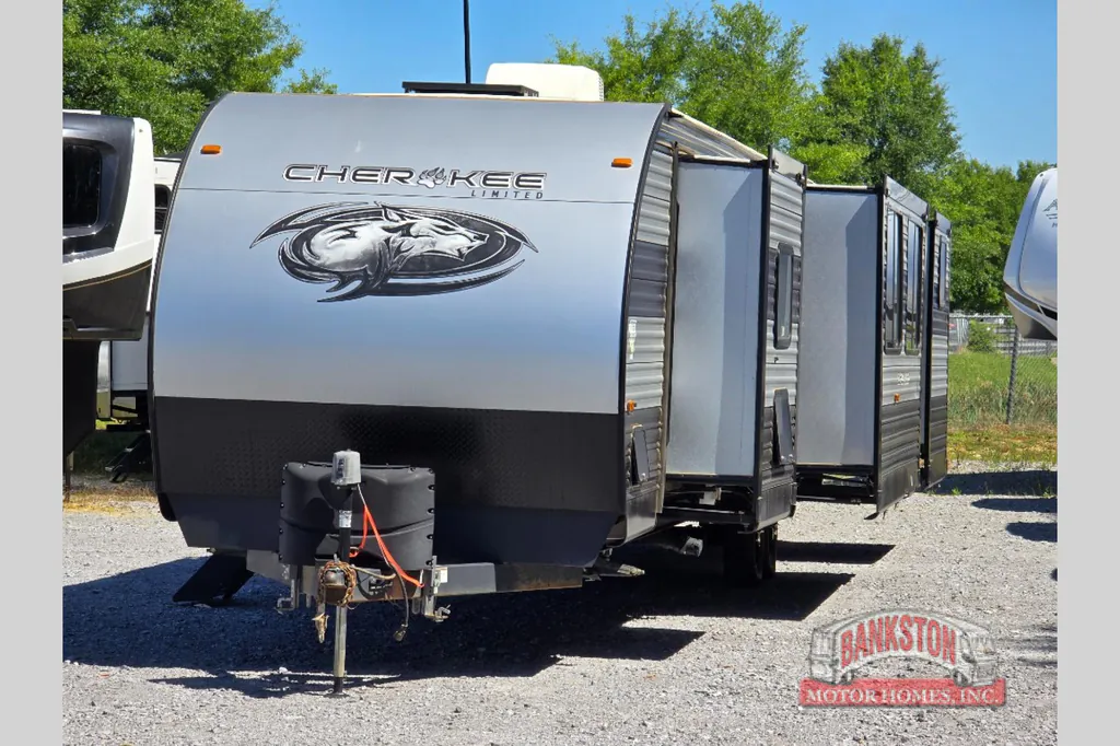 2022 Forest River Cherokee 324TS, Photos photo 7