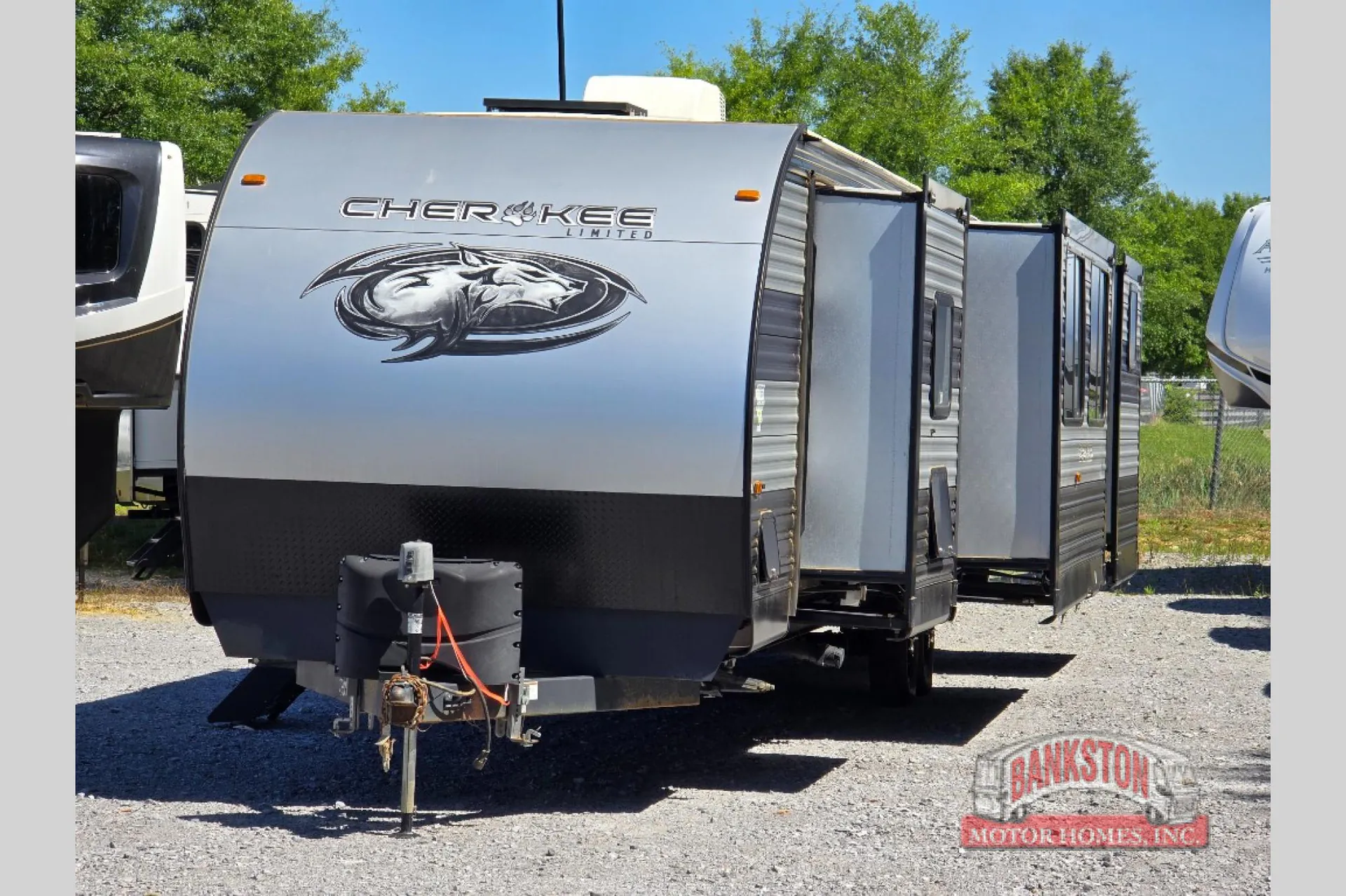 2022 Forest River Cherokee 324TS — Photo 7