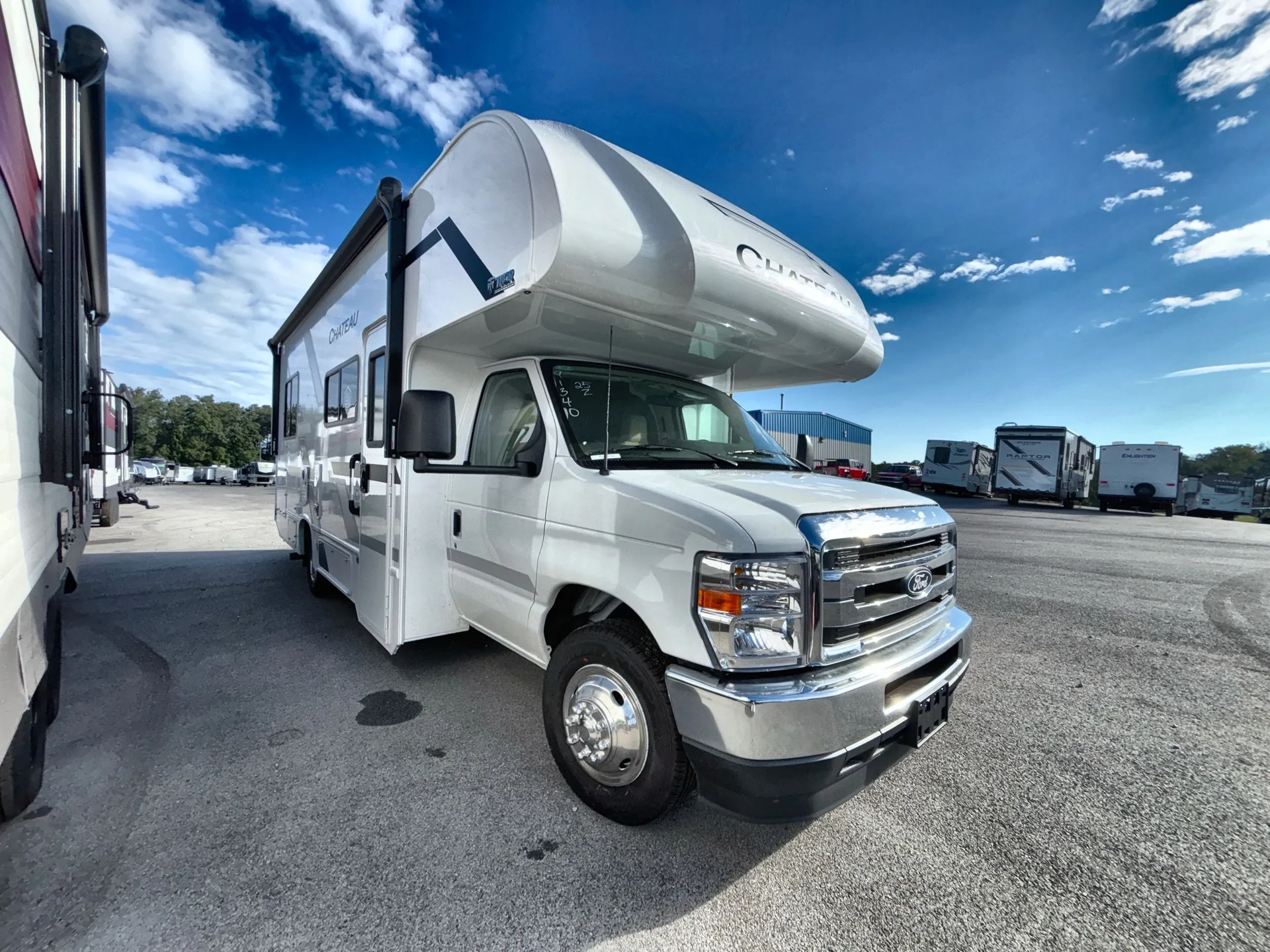 2026 Thor Motor Coach Chateau 25Z - Photo 2
