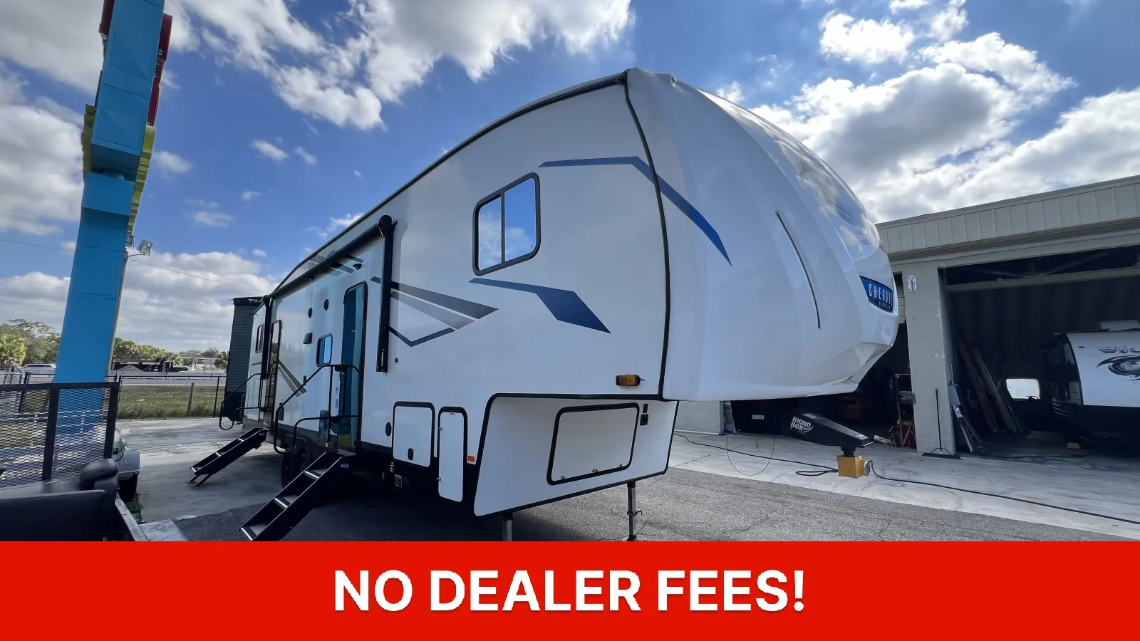 2024 Forest River Cherokee Arctic Wolf 321BH - Photo 2