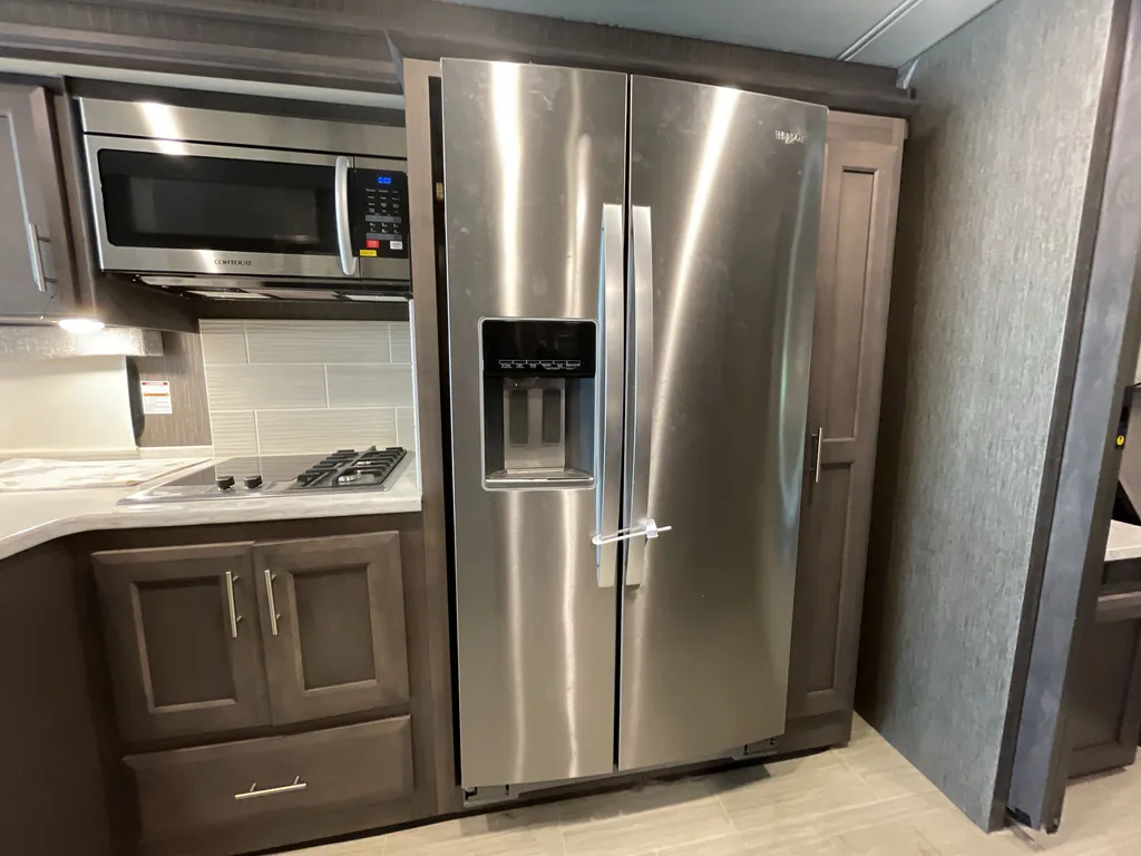 2021 Thor Motor Coach Challenger 37YT, Photos photo 4
