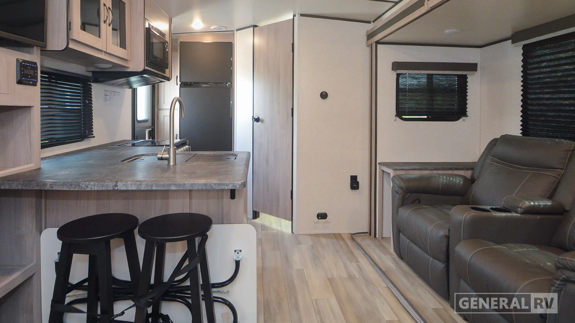 2023 Coachmen Northern Spirit Ultra Lite 1943RB - Photo 3
