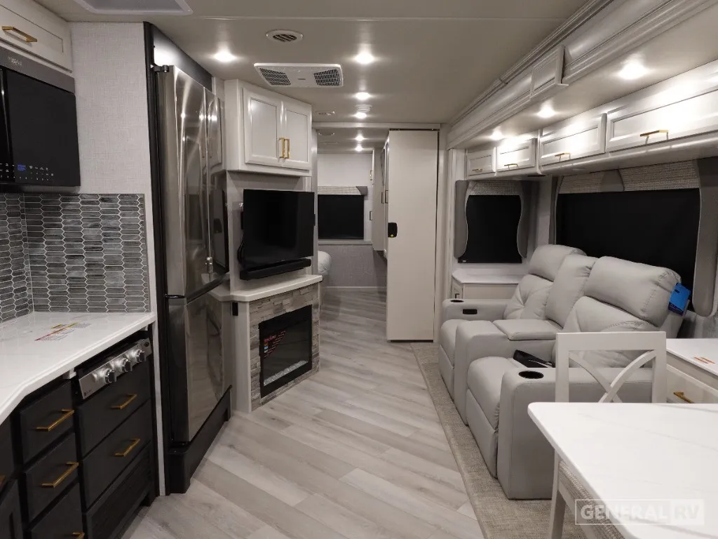 2026 Fleetwood Bounder 33C - Photo 3