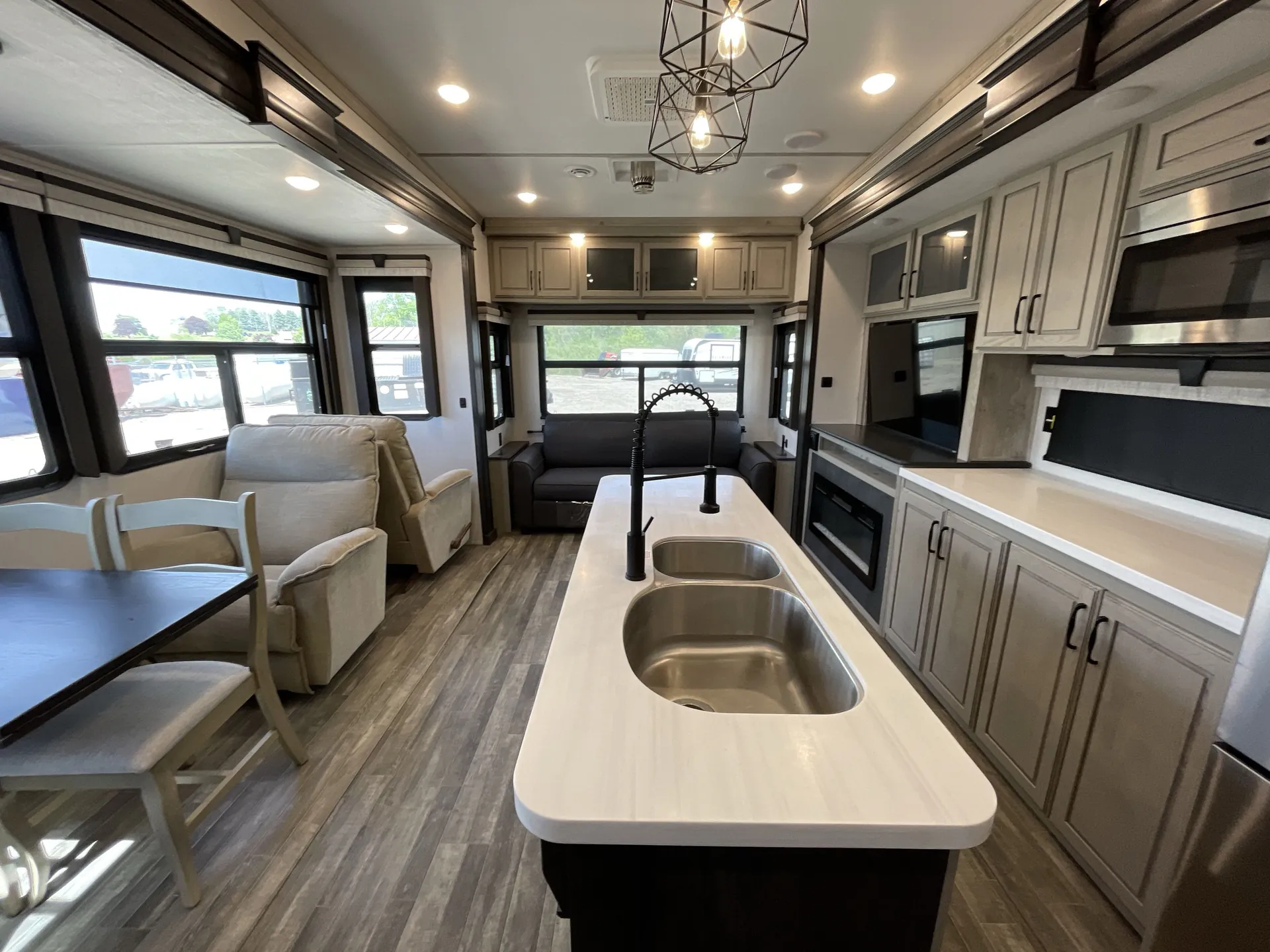 2023 Keystone Alpine 3303CK — living area main