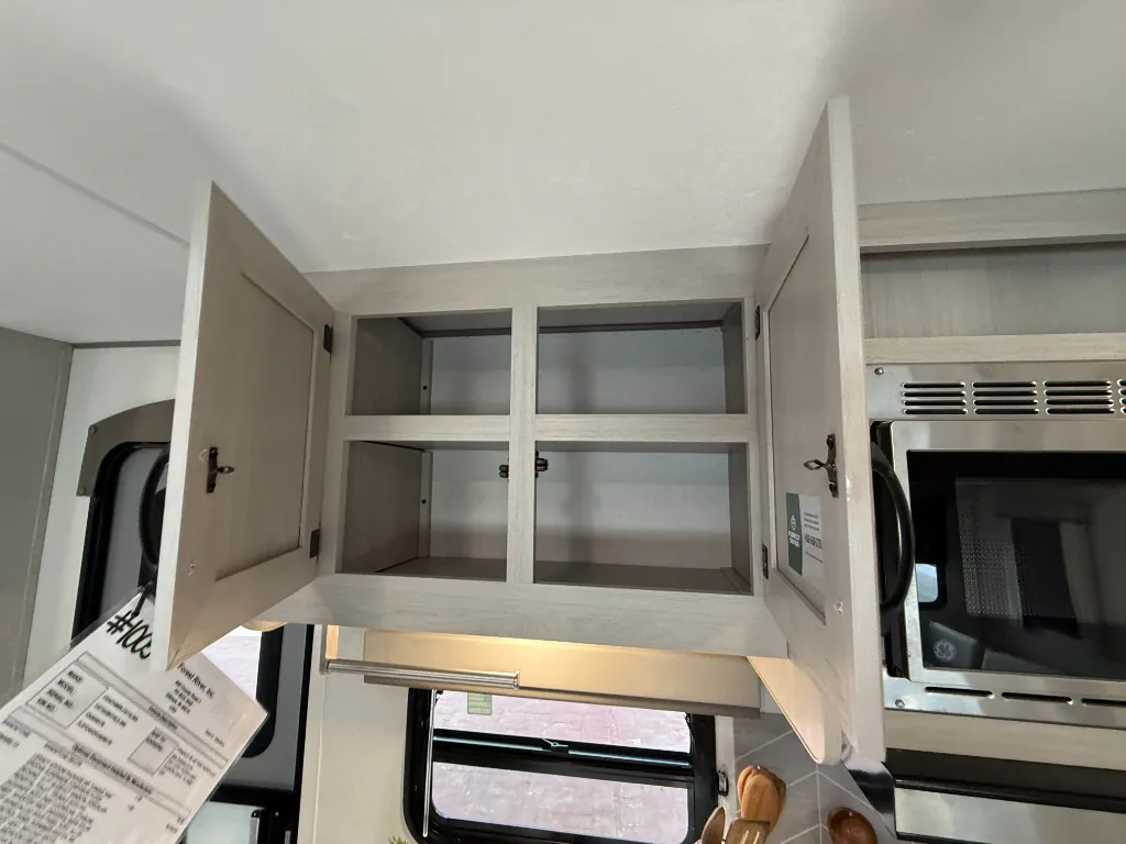 2027 Coachmen Catalina Legacy Edition 343BHTS (2 Queen Beds), Photos photo 39