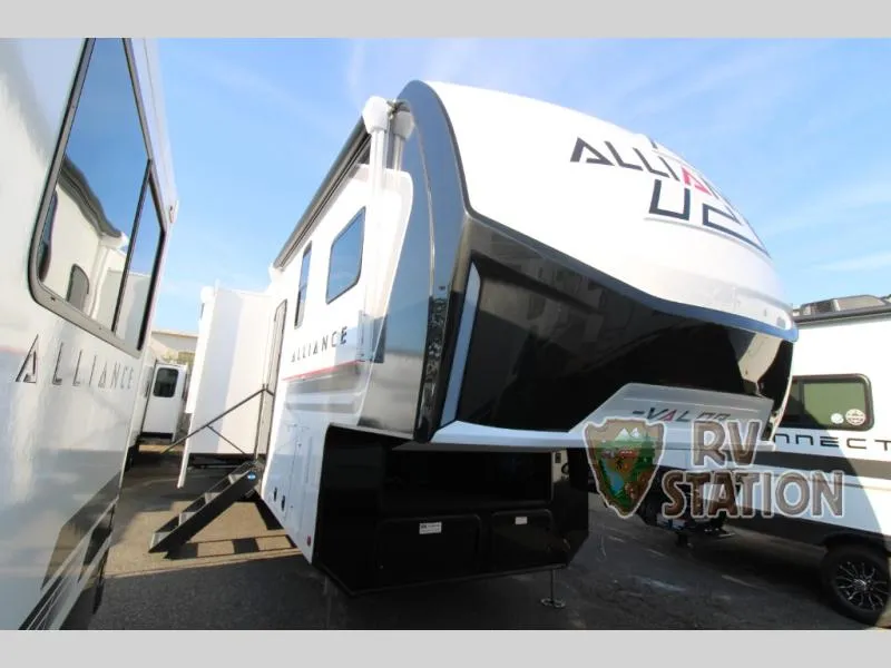 2027 Alliance RV Valor 44V14 - Photo 2