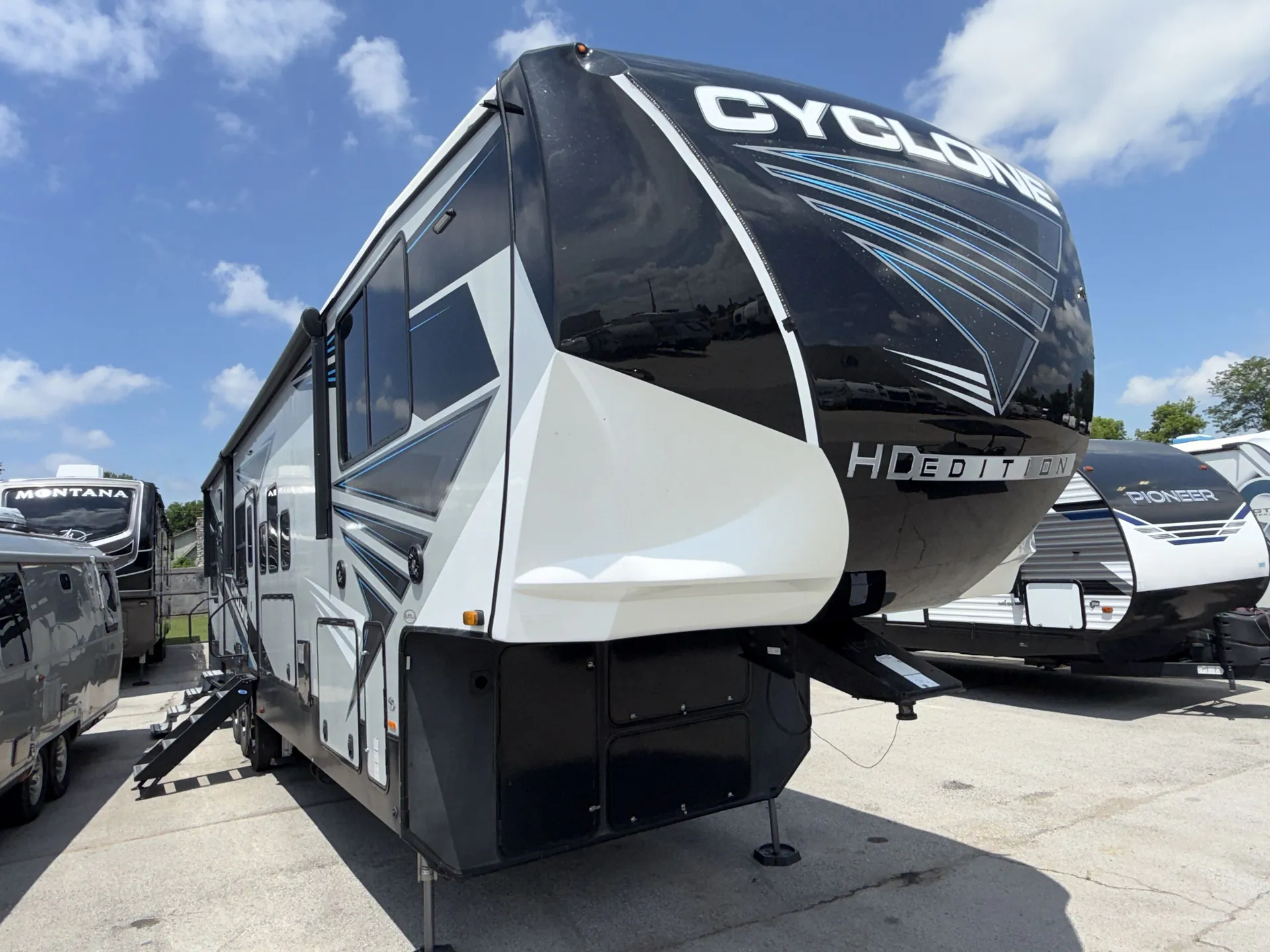 2021 Heartland Cyclone 4007 - Main photo