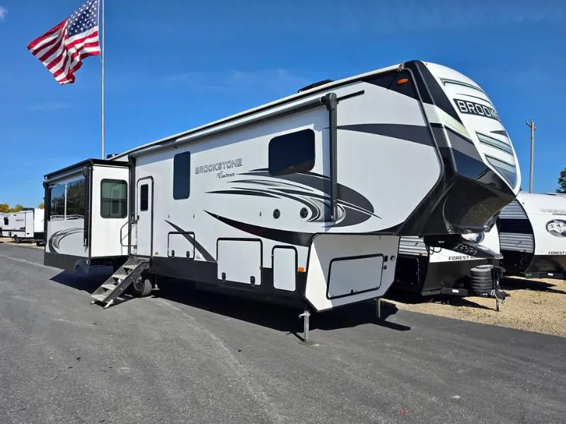 2021 Coachmen Brookstone 398MBL - Photo 2