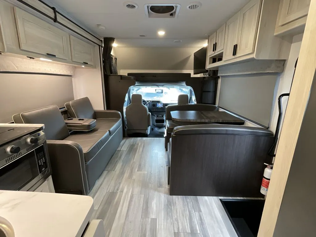 2023 Forest River Sunseeker LE 3250DSLE - Photo 4