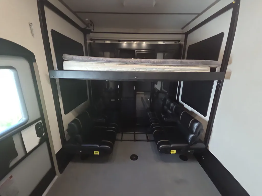 2020 Keystone Raptor 423, Photos photo 31