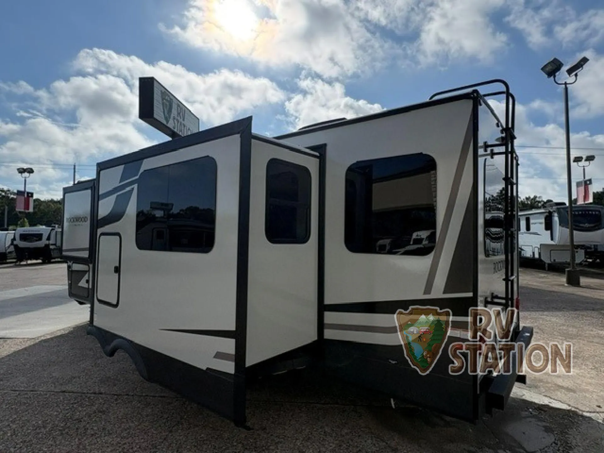 2027 Forest River Rockwood Ultra Lite 2618RD - Photo 3