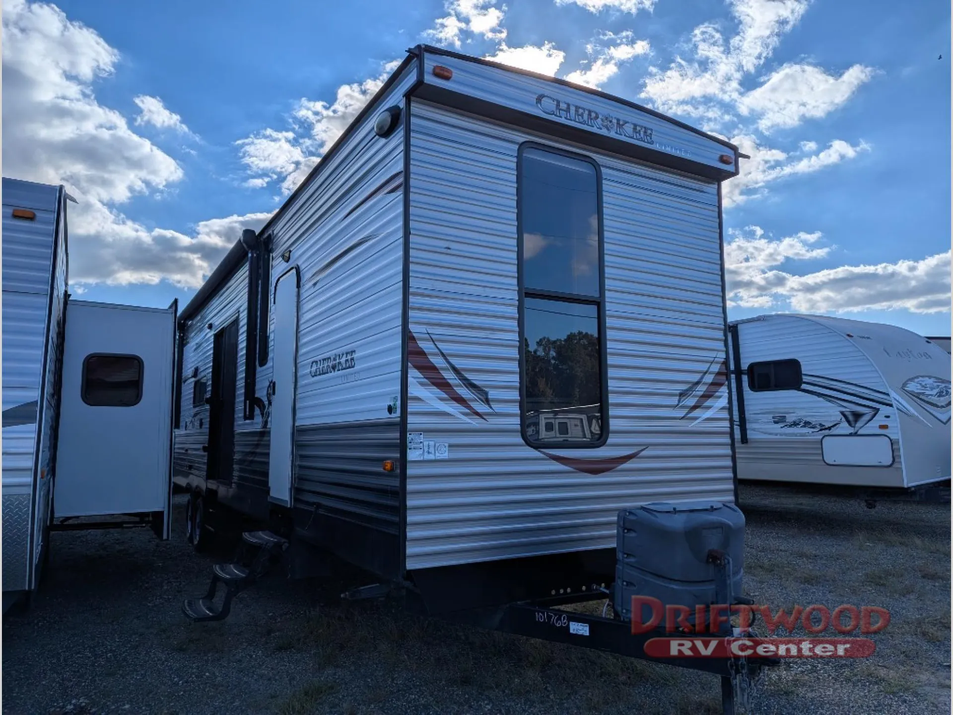 2015 Forest River Cherokee 39Q2 - Photo 2