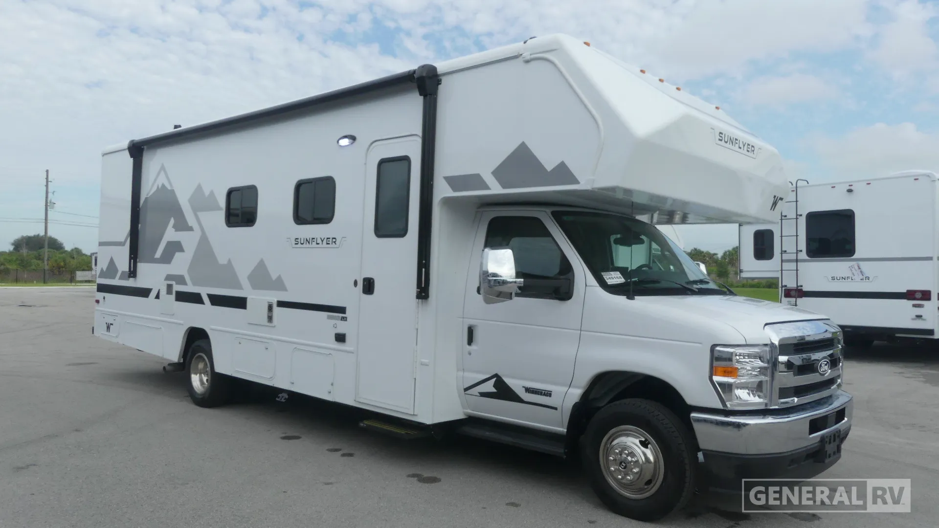2027 Winnebago Sunflyer 28MB - Photo 2