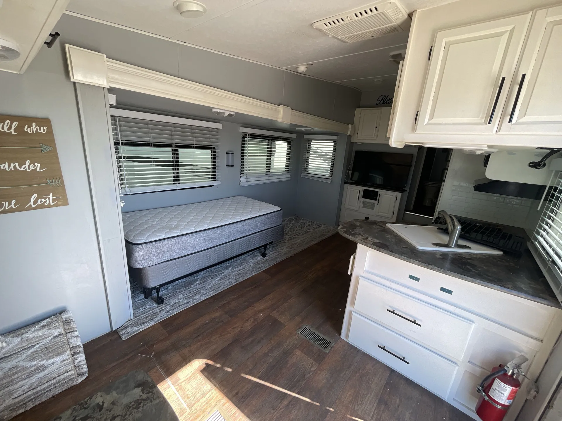 2015 Keystone Cougar Half-Ton 277RLSWE — living area main