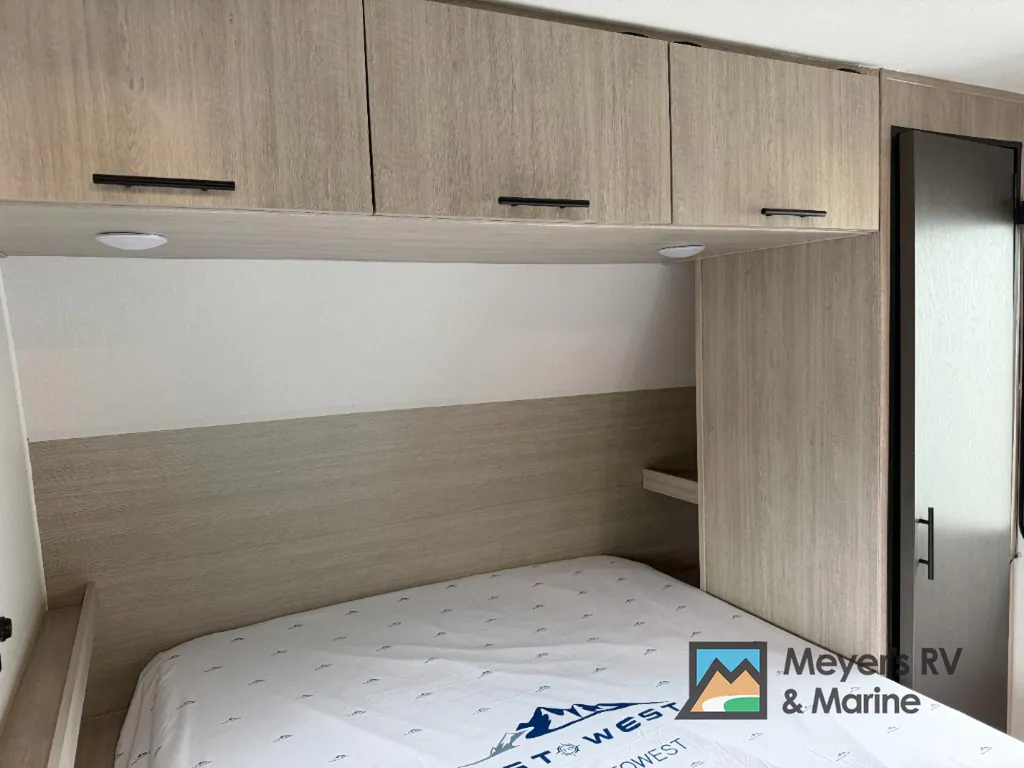 2027 East to West Della Terra 280BH, Photos photo 18