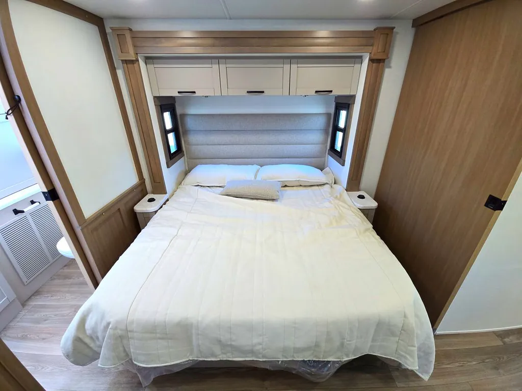 2027 Entegra Coach Vision XL 36C, Photos photo 19