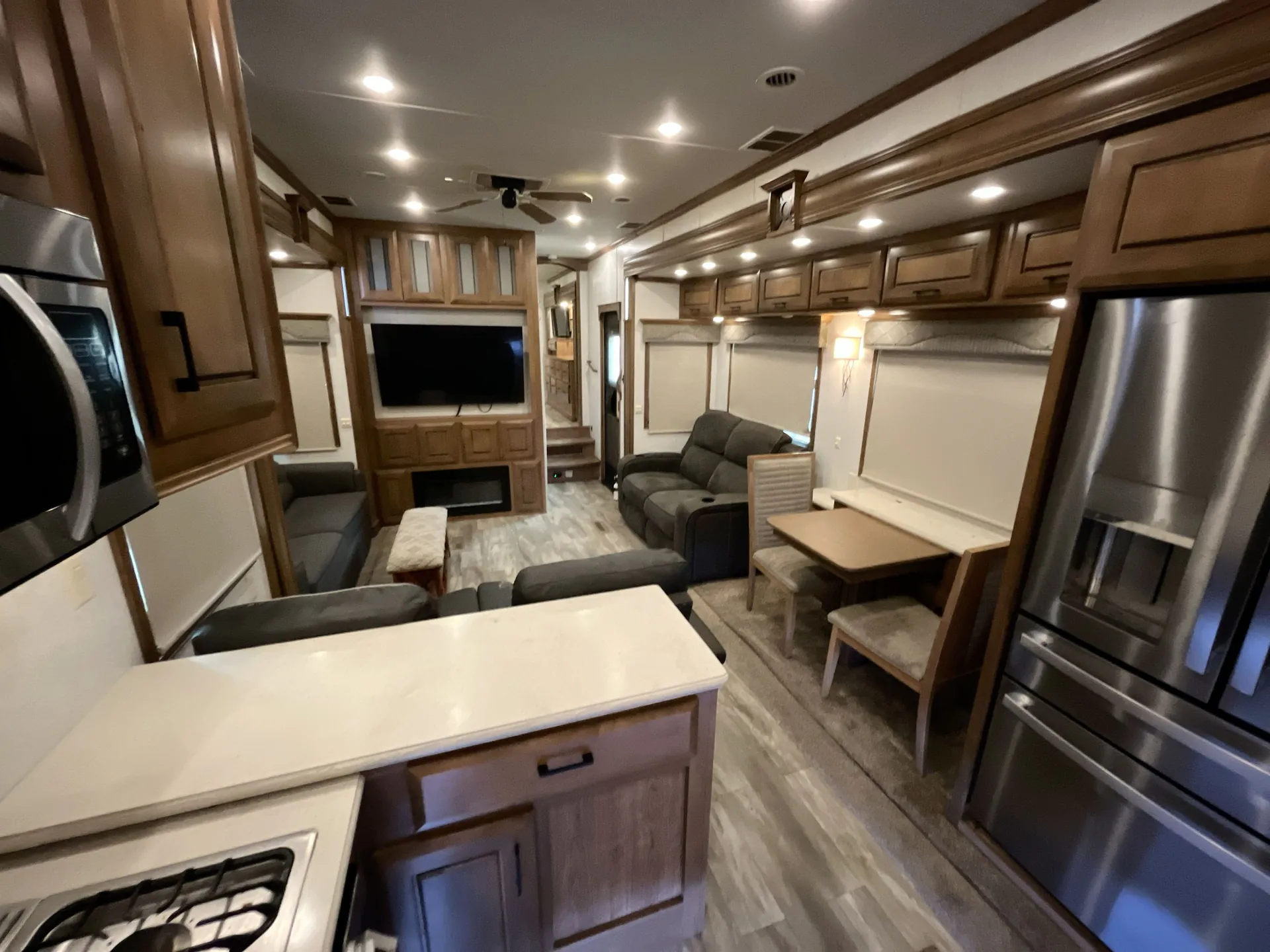 2021 DRV Mobile Suites 41RKDB — living area main