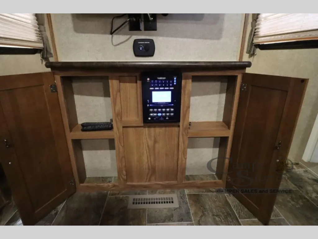 2014 Forest River Rockwood Ultra Lite 2702SS, Photos photo 38