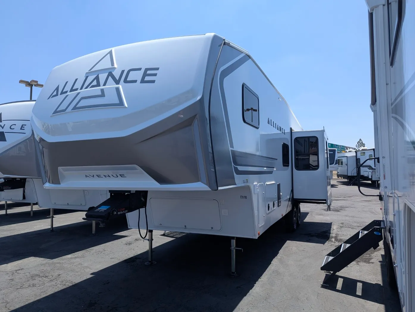 2027 Alliance RV Avenue All-Access 29BH - Photo 4