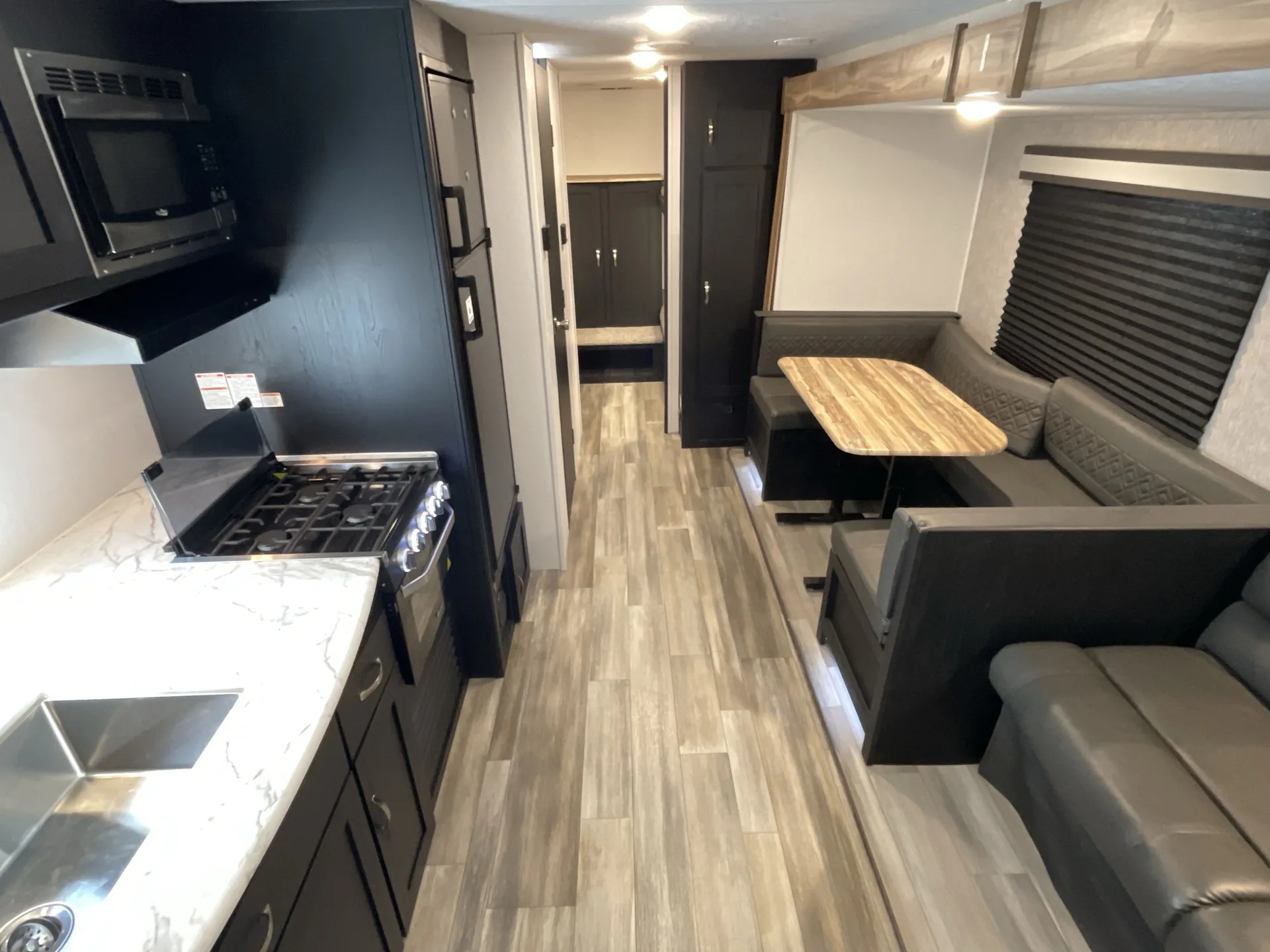 2023 Coachmen Freedom Express Select 29SE - Photo 3