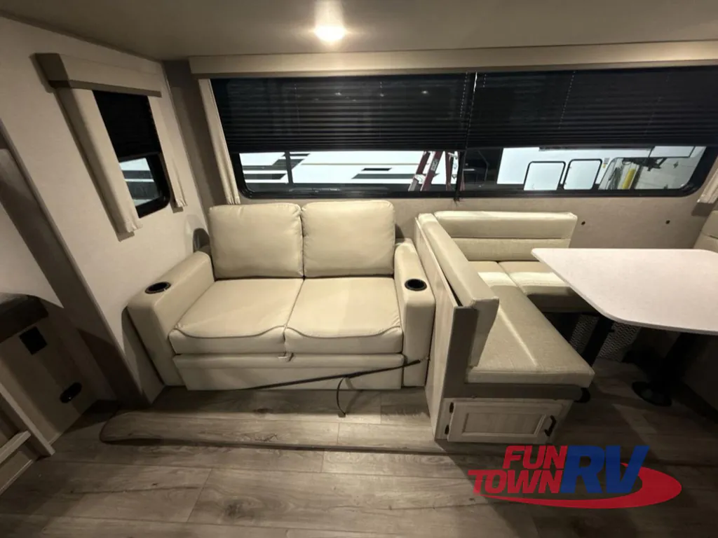 2026 Coachmen Catalina Legacy Edition 273DBHCK, Photos photo 17