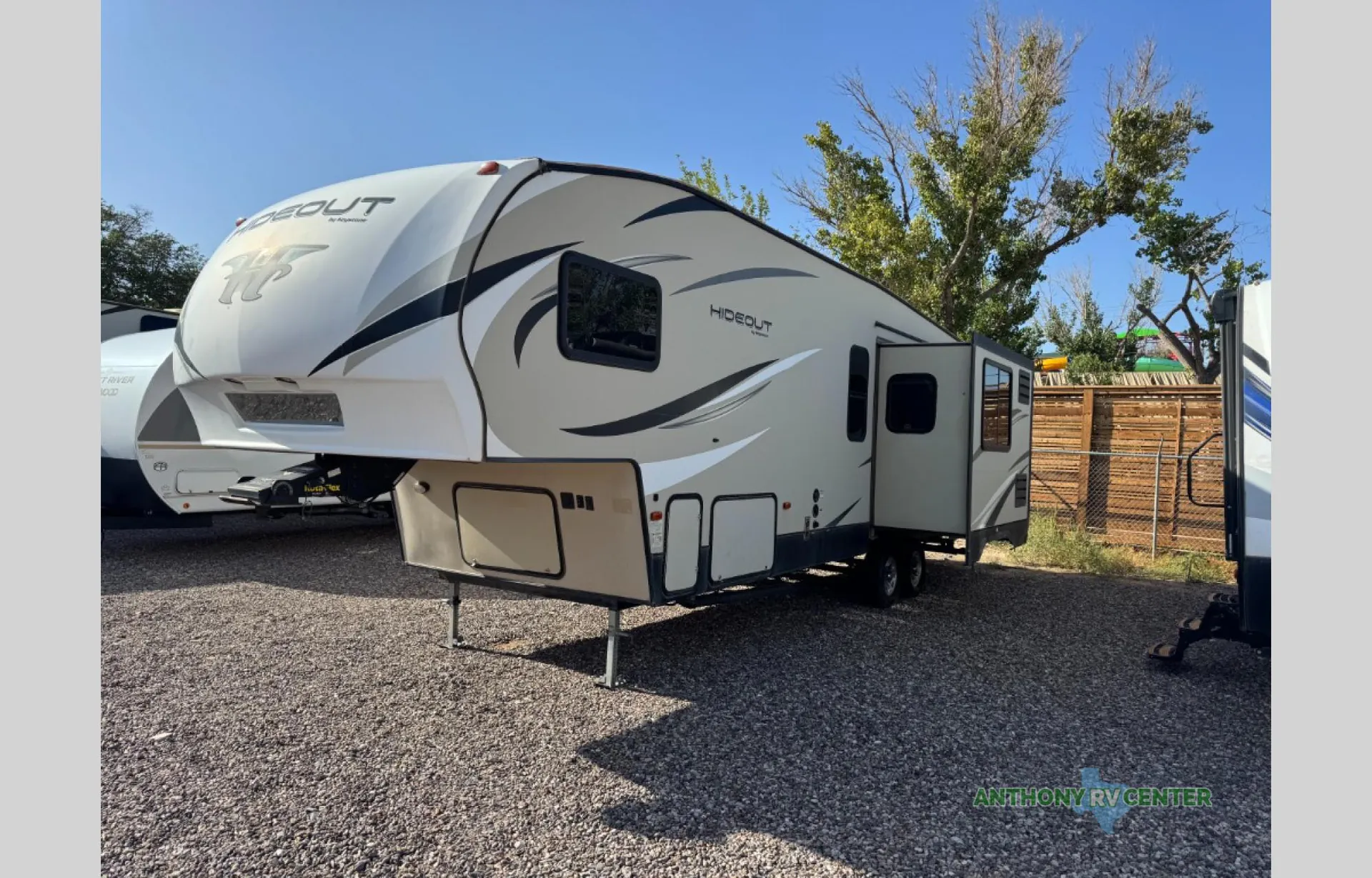 2019 Keystone Hideout 295BHS - Photo 4