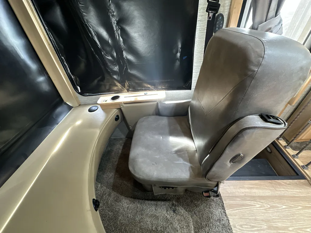 2017 Newmar Canyon Star 3923, Photos photo 18