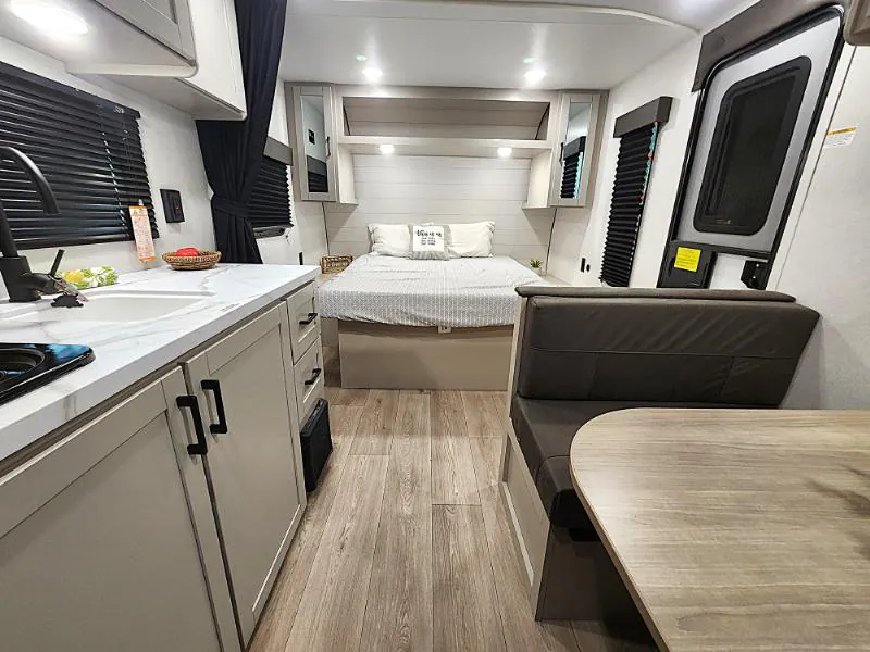 2027 Jayco Jay Flight 175FQ, Photos photo 4