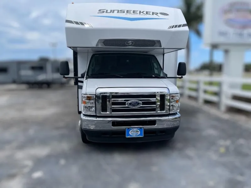 2025 Forest River Sunseeker Classic 2440DS - Photo 3