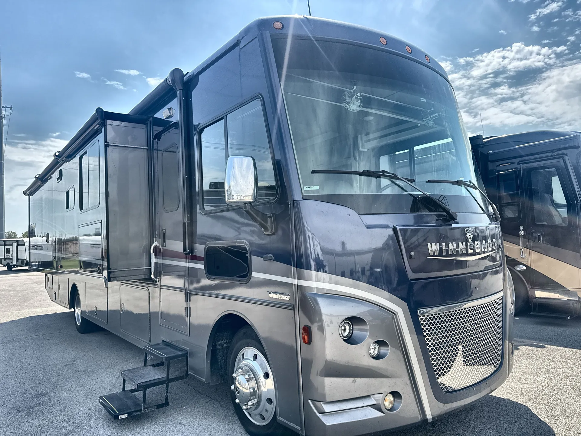 2022 Winnebago Adventurer 36Z - Photo 2