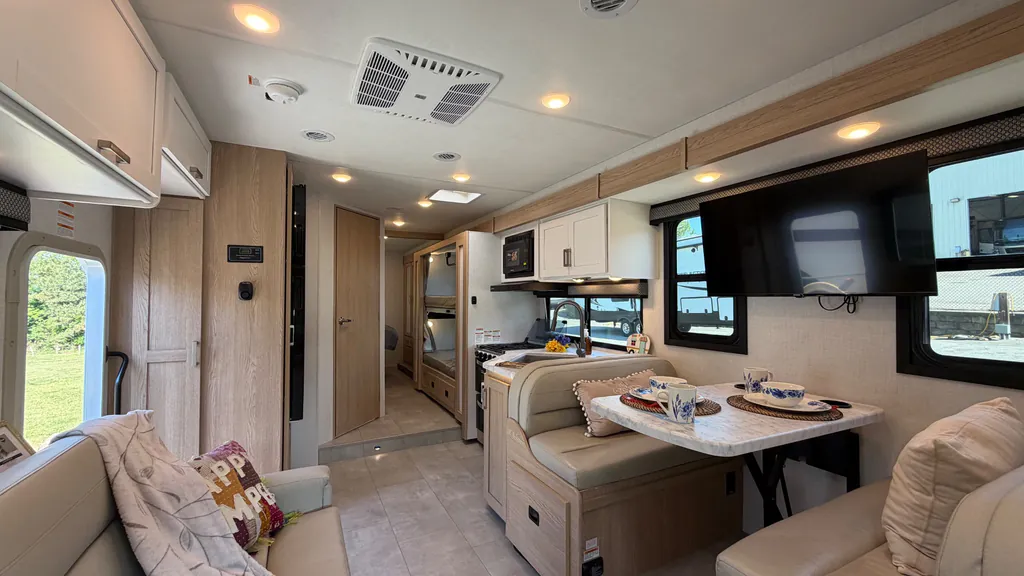 2026 Thor Motor Coach Freedom Elite 31FE, Photos photo 6