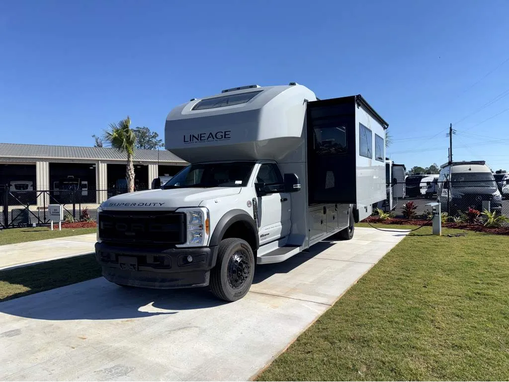 2026 Grand Design Lineage Series F 31ZW - Photo 3